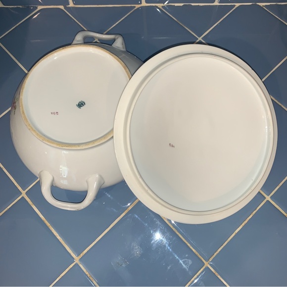 Victoria Austria Vintage Round Pink Flowers Serving Bowl - Picture 8 of 9